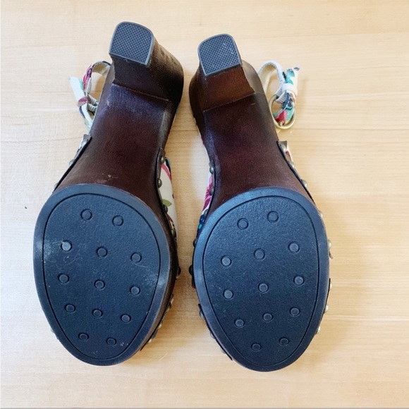 SM New York floral canvas studded peep toe pumps - Picture 5 of 13